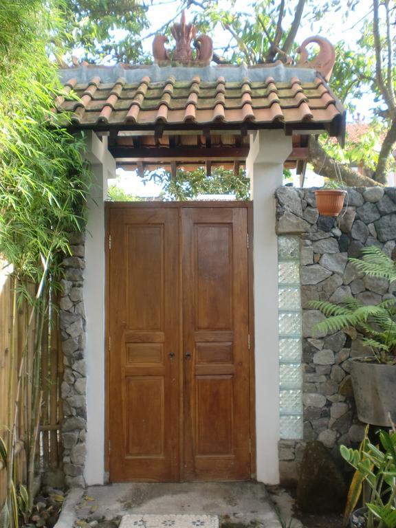 Villa Bougenville ยอกยาการ์ตา ภายนอก รูปภาพ